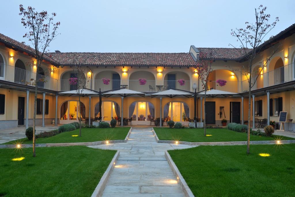 Agriturismo Cascina Varie Castagnito Εξωτερικό φωτογραφία