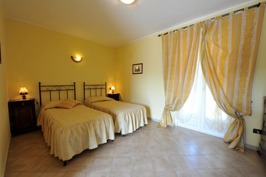 Agriturismo Cascina Varie Castagnito Εξωτερικό φωτογραφία